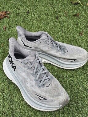 HOKA CLIFTON 9 - Mens Atheltic Shoes - SIZE 9.5D